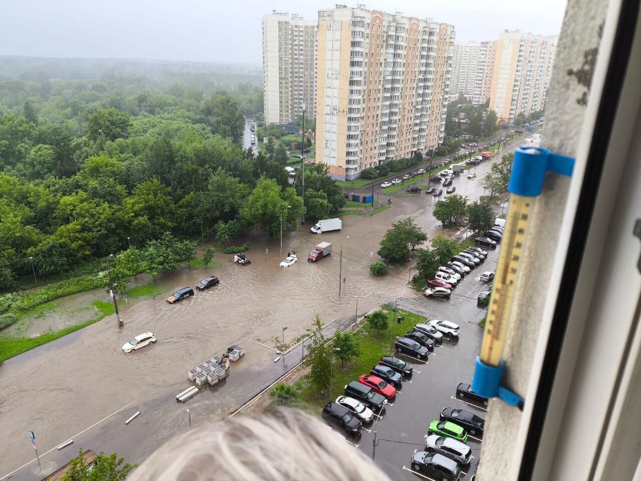 Как улицы Лукинская и Авиаконструктора Петлякова ушли под воду 13 июня |  Москва на Раёнзе