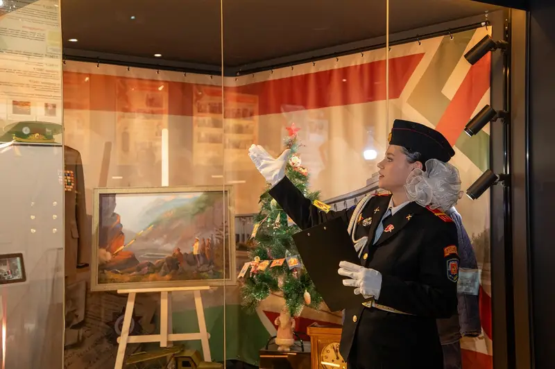 Герои России оценили выставку «Хранители времени»