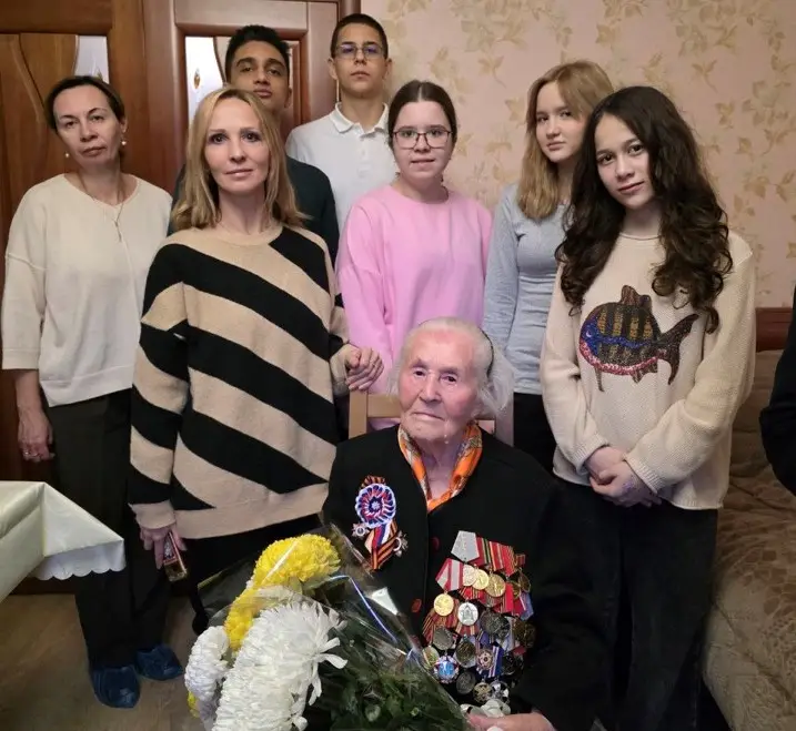 Юные общественные деятели Музея Победы поздравили ветерана Великой Отечественной войны с 104-летием