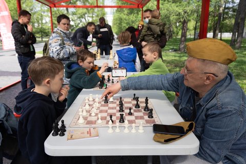День шахмат в парке у Музея Победы