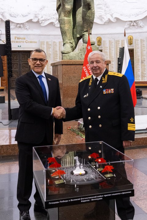 Макет памятника