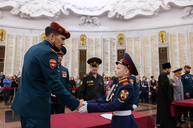 Около 100 кадет принесли клятву в Музее Победы