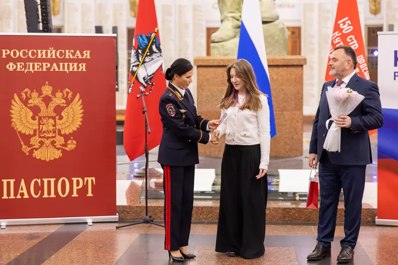 Более 70 юных граждан России получили в Музее Победы первые паспорта