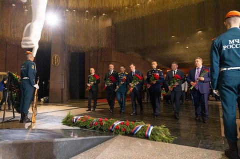 Возложение цветов
