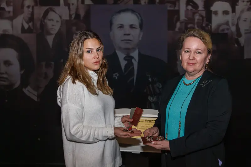 Награды Героя Советского Союза передали в дар Музею Победы