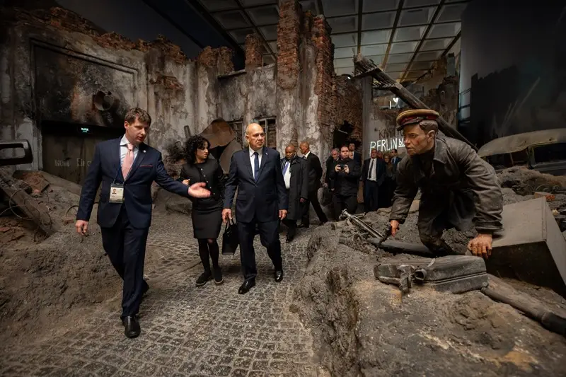 Гости из Кубы «прошли» от Бреста до Берлина в Музее Победы