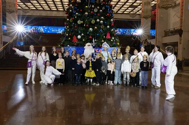 Благотворительная "Елка Победы" собрала около 500 детей в Музее Победы