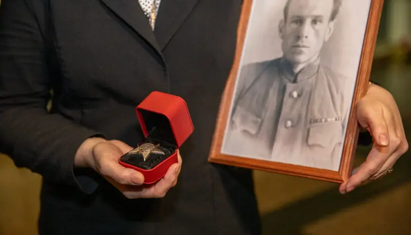 В Музее Победы награду участника Великой Отечественной войны передали родным