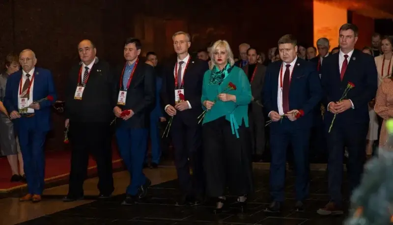 Участники «Бессмертного полка» почтили память Героев в Музее Победы