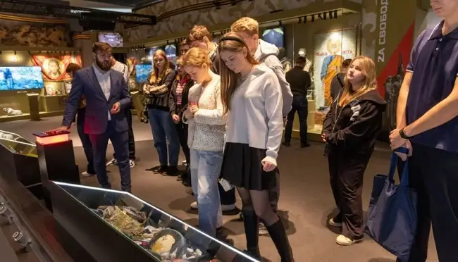 Будущие дипломаты узнали истории Героев в Музее Победы