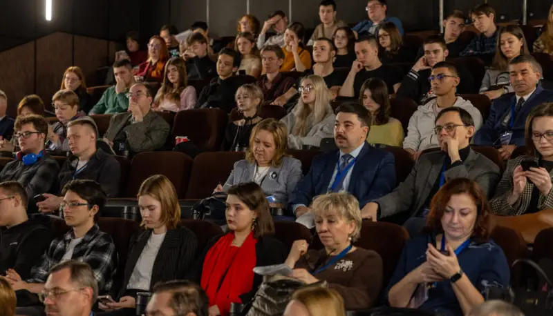 На форуме в Музее Победы выступил историк