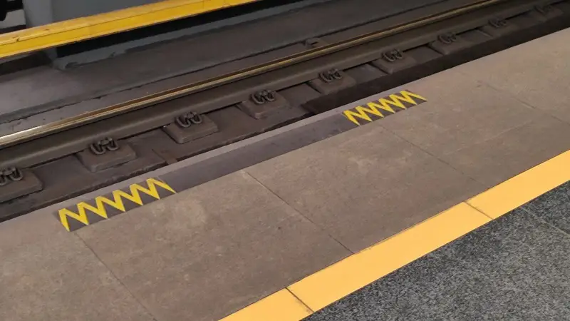 Беспилотное метро - прицельная метка  на Каховской БКЛ - вертикально