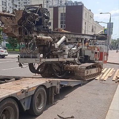 Буровая установка для памятника метростроителям