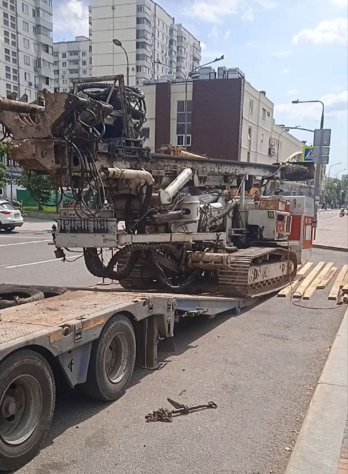 Буровая установка для памятника метростроителям