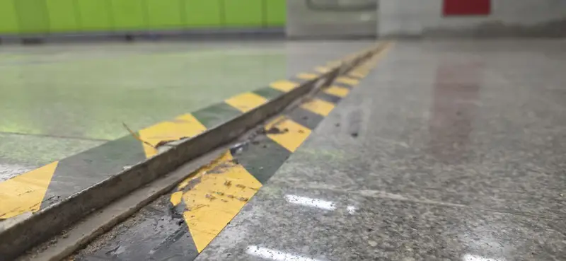 Деформация и протечки на станции "Новомосковская" Троицкой линии метро