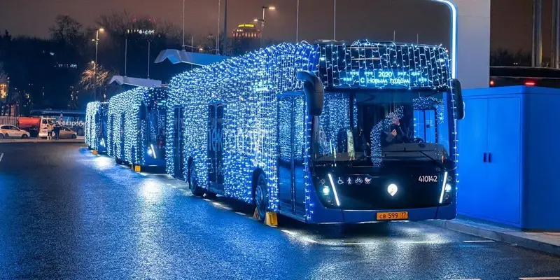 Где в Москве запустят новогодний транспорт