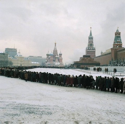 Очередь в мавзолей в 1984 году