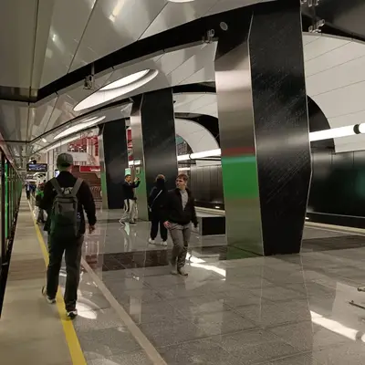 Станция ЗИЛ с пассажирами