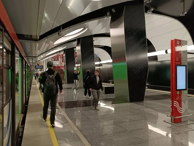 Станция ЗИЛ с пассажирами