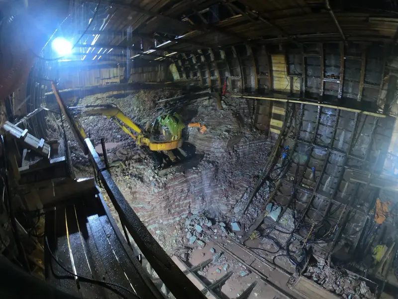 Второй выход БКЛ Рижская - стройка - камни