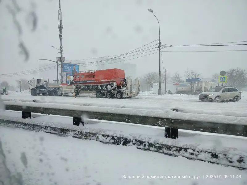 Как Москва переживает снежный армагеддон: В объективе Ново-Переделкино, Солнцево, Внуково и Соседи