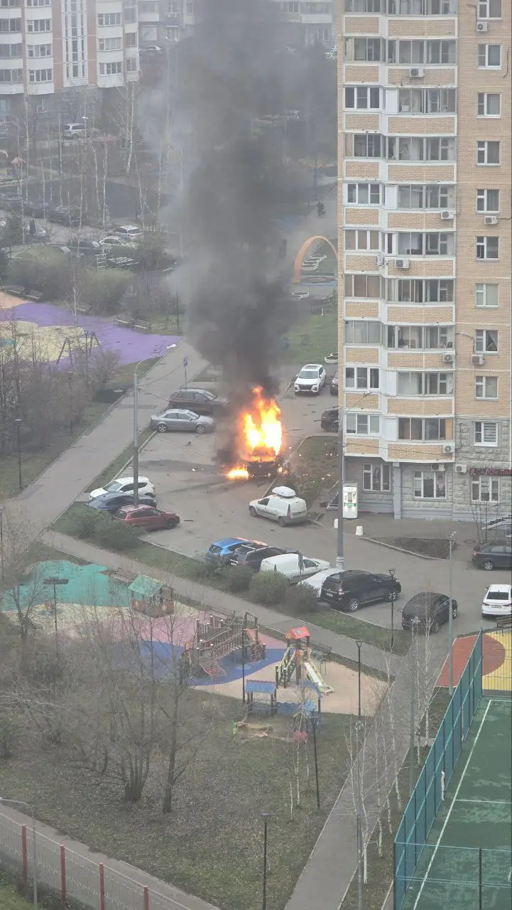 Автомобиль сгорел в Московском - 1 декабря - Никитина