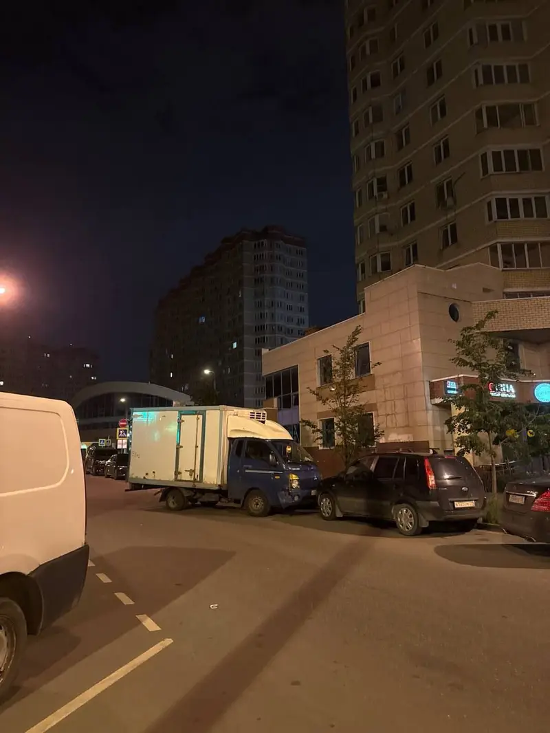 ДТП в Московском. Грузовик протаранил припаркованные машины