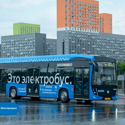 Электорбус на фоне ЖК Мещерский лес
