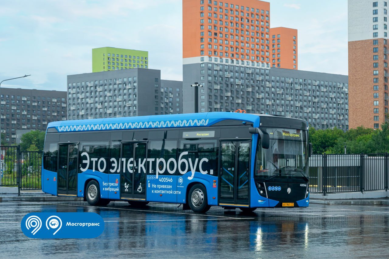 Электорбус на фоне ЖК Мещерский лес