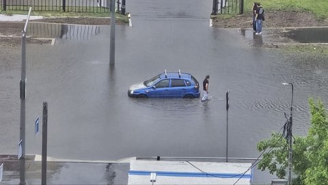 Грустный водитель на улице Федосьино