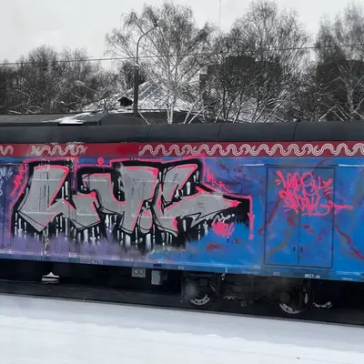 Иволга ЭГЭ2Тв-027 - разукрашенная вандалами - 2