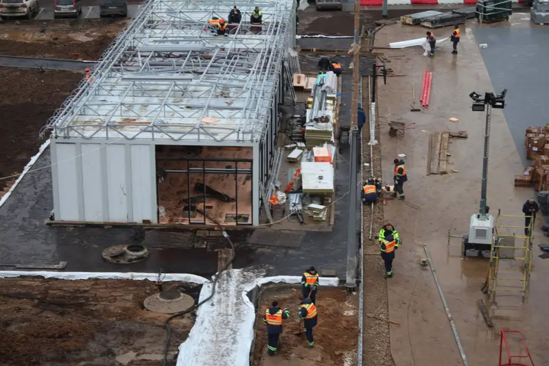 Круглогодичная площадка в Солнцево - стройка - павильон