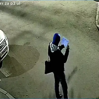 Неизвестный Шолохова 7 - фоткает машину