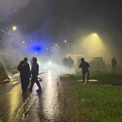 Пожар в Пыхтино 31 октября - пожарные тушат