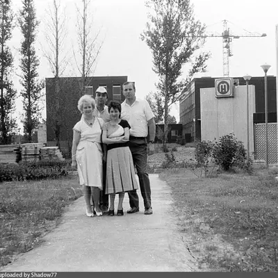 Семья у кафе Минутка Момент - Солнцево 1988 год