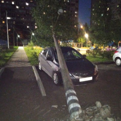 Столб на машине на ул. Шолохова слева