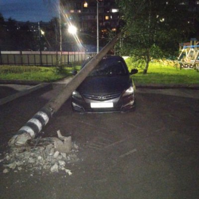 Столб на машине на ул. Шолохова