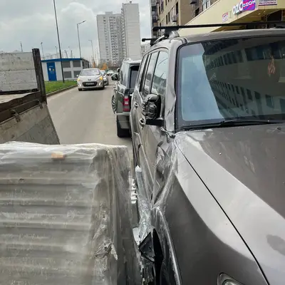 Строительные материалы упали на машину - ЖК Форест - 3