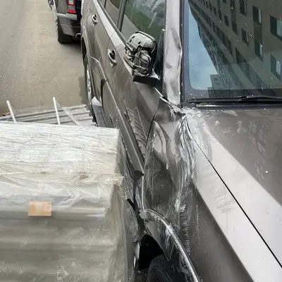 Строительные материалы упали на машину - ЖК Форест - 2