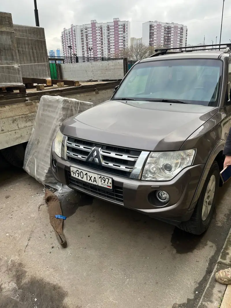 Строительные материалы упали на машину - ЖК Форест - 4