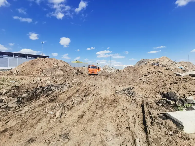 Продолжается сброс строительного мусора около МЦД-4 «Новопеределкино»