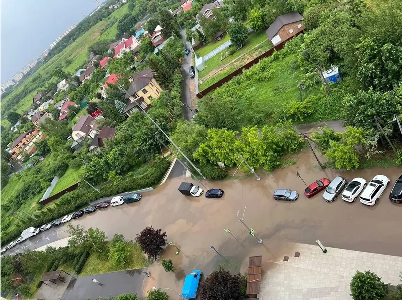 Улица в ЖК Солнцево Парк под водой