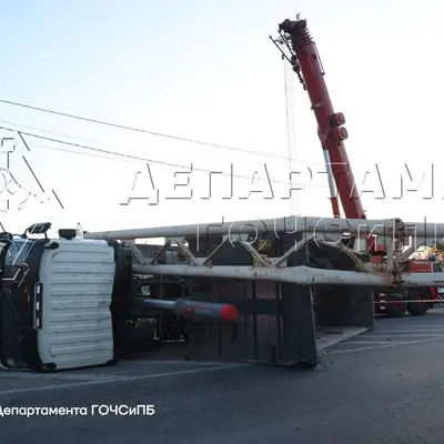 Вот так валялся грузовик на АК