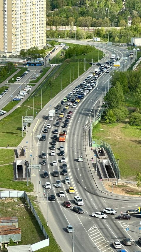 Светофор на перекрестке СБВ и НП
